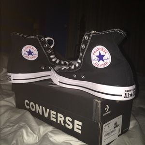 All-Star Converse Black/White Women’s 9 Men’s 7